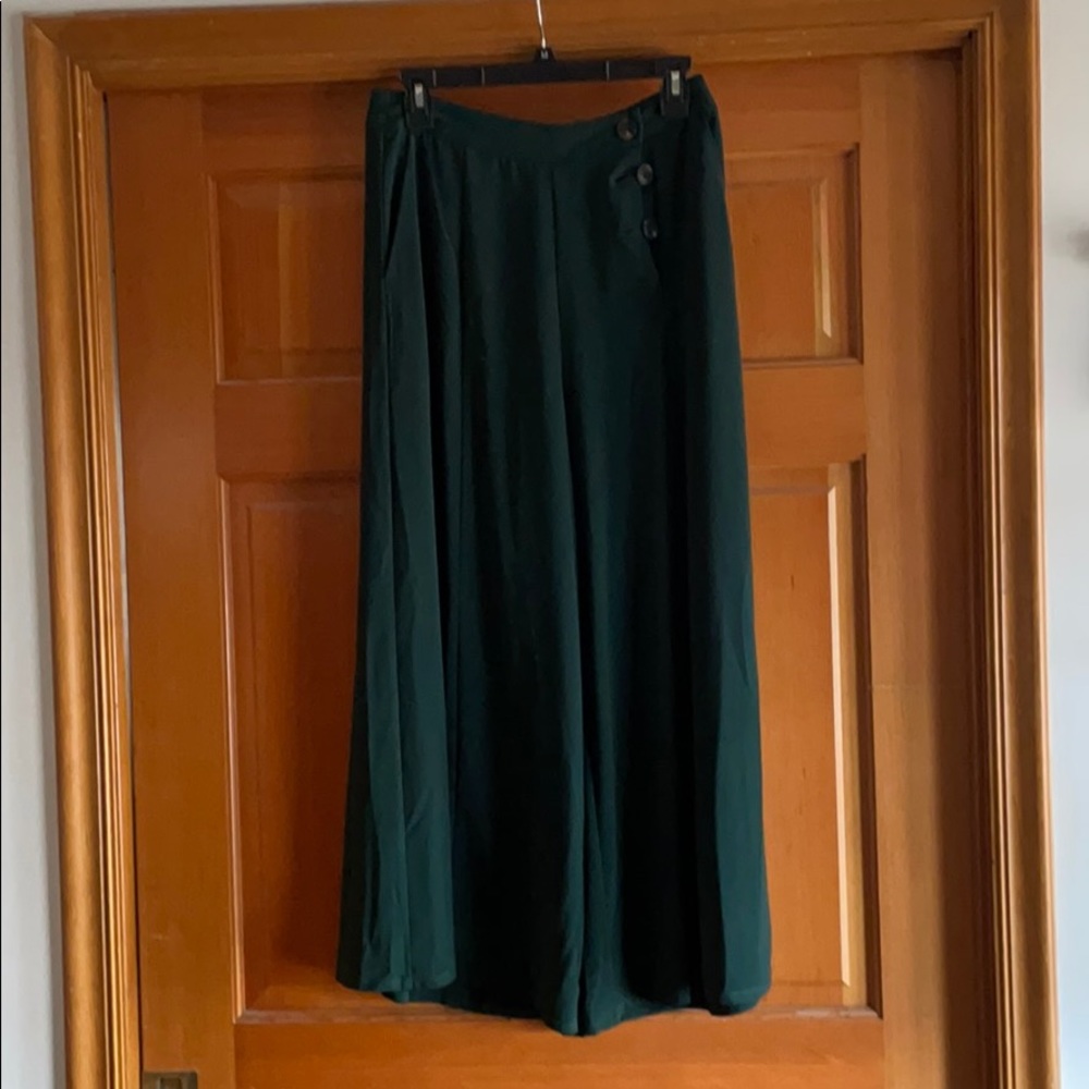 Dark green collates